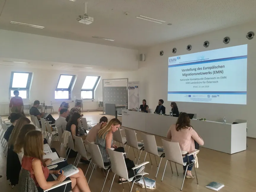 Konferenz mit vielen Menschen