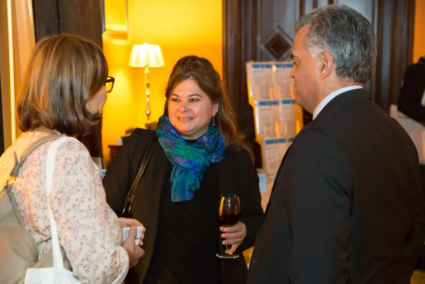 Zwei Menschen unterhalten sich