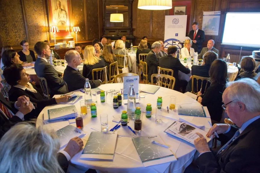 Runder Tisch mit Gala Gästen