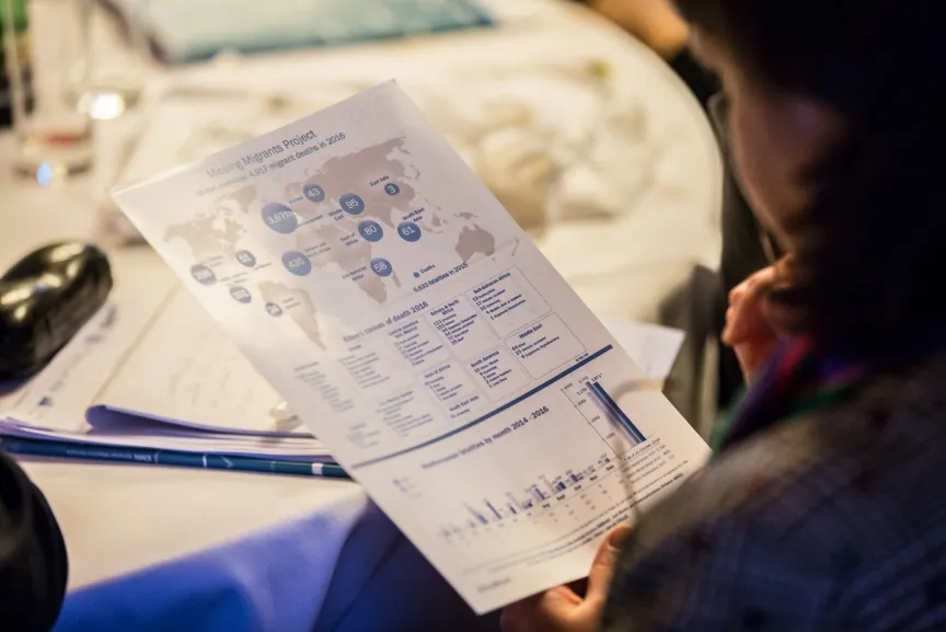 Blatt Papier mit Daten darauf