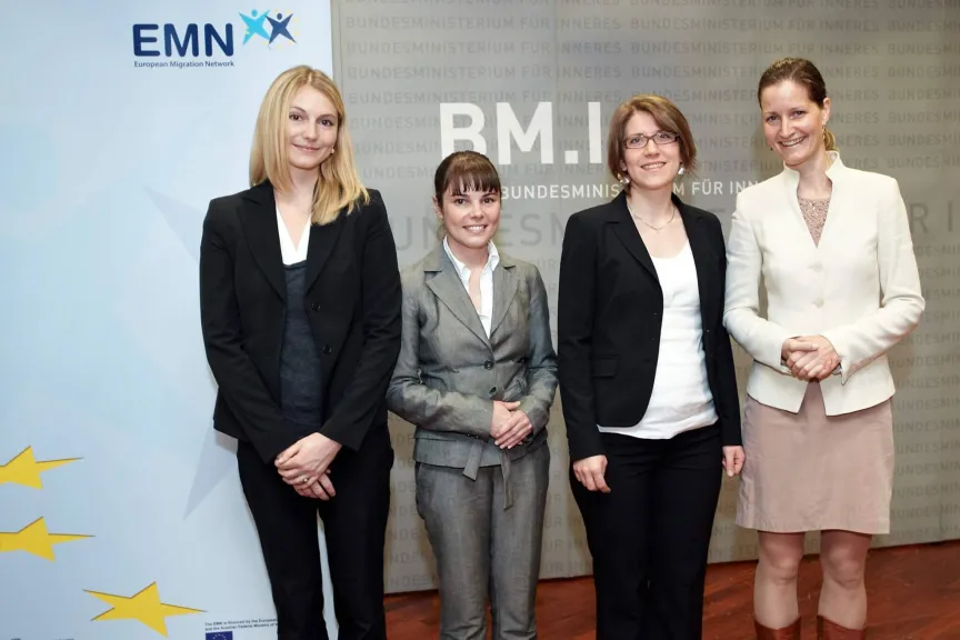 Gruppenfoto von vier Menschen