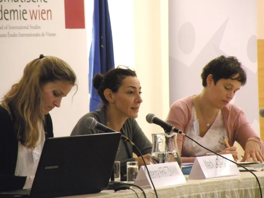 Vortragende vorm Mikrofon