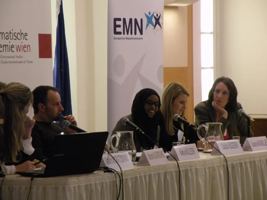 Vortragende vorm Mikrofon