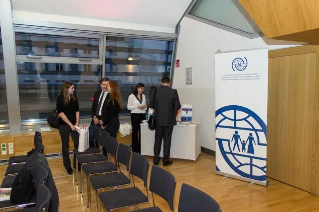 Menschen im Gespräch miteinander