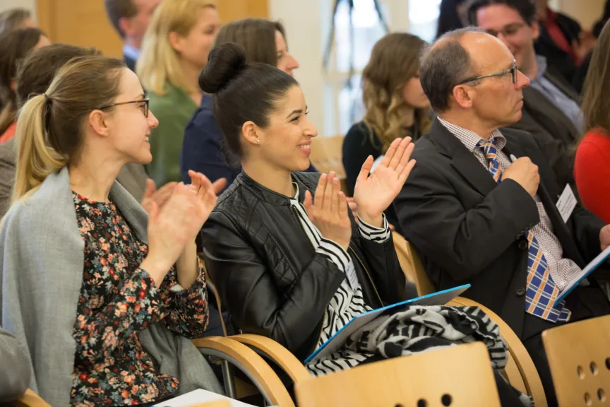 Publikum applaudiert