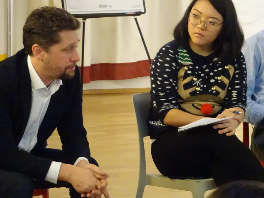 Mann und Frau im Gespräch