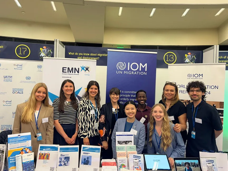 Gruppenfoto von mehreren Menschen